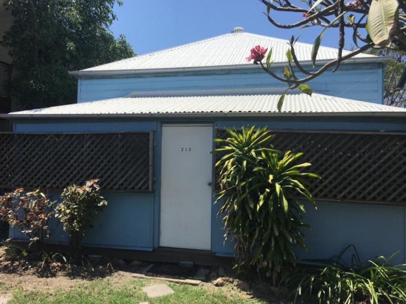 313 Bolsover Street, Depot Hill QLD 4700